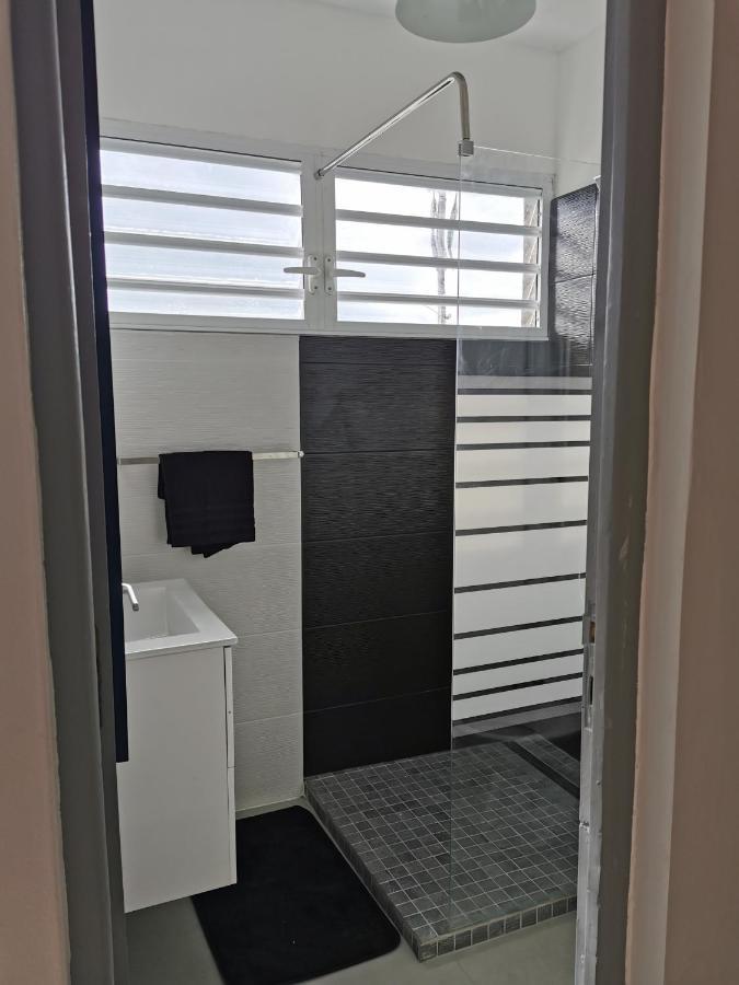 Appartement Vue Mer Et Montagne A 100M De La Plage Le Gosier  Exterior foto